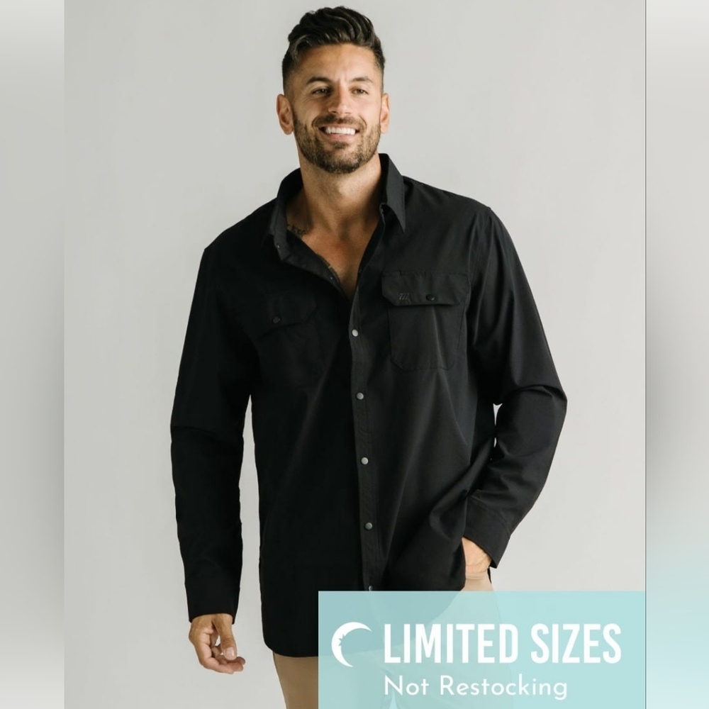 NWOT Zyia Black Cedar Cliffs Shirt